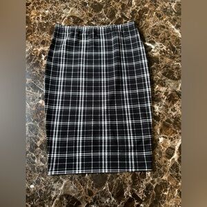 ❗️Classic Black and White Plaid Skirt ❗️